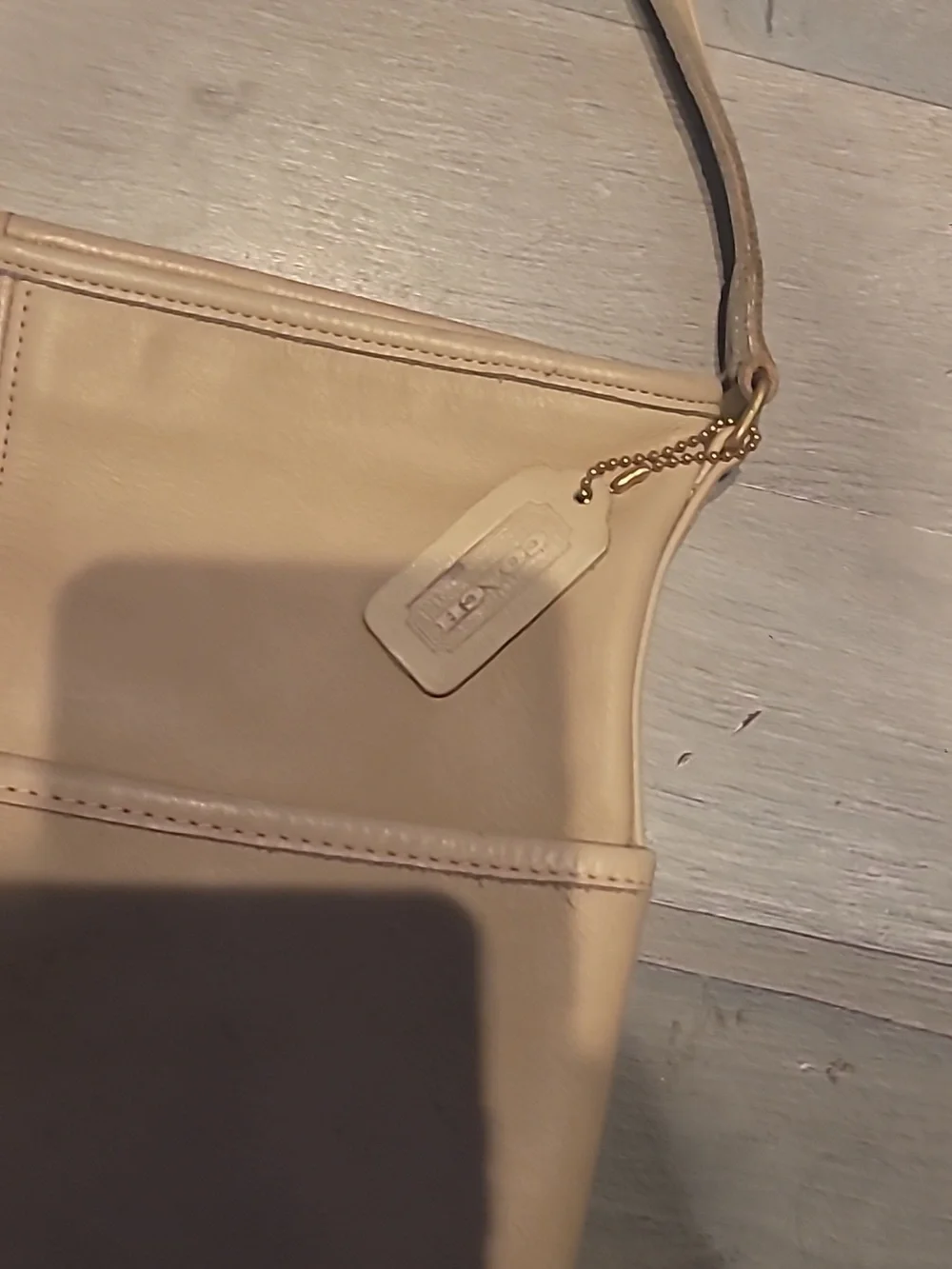 Coach Neutral Beige Leather Shoulder Hobo Bucket Crossbody Bag Purse W/ Gold Tag
